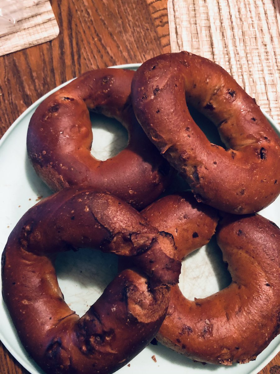 theonlyjen's tweet photo. @panerabread  I ordered 4 bagels and all of them were burnt https://t.co/yV93s33r9g
