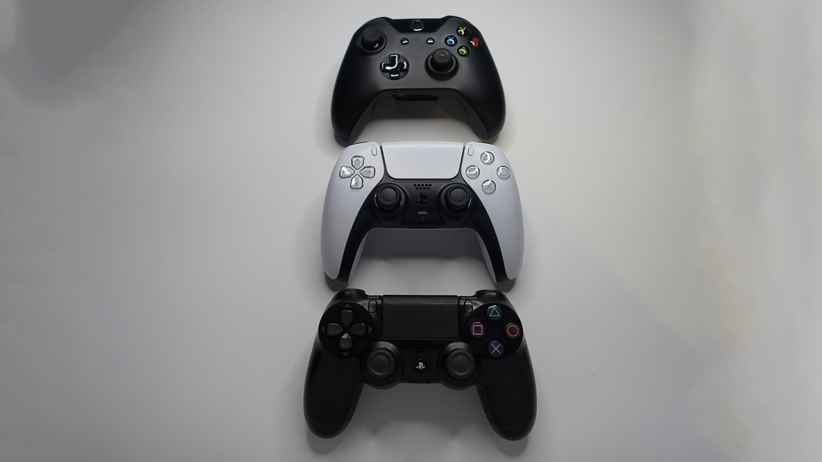 Ролики с распаковкой PS5, сравнения размеров с Xbox Series и впечатления журналистов от DualSense