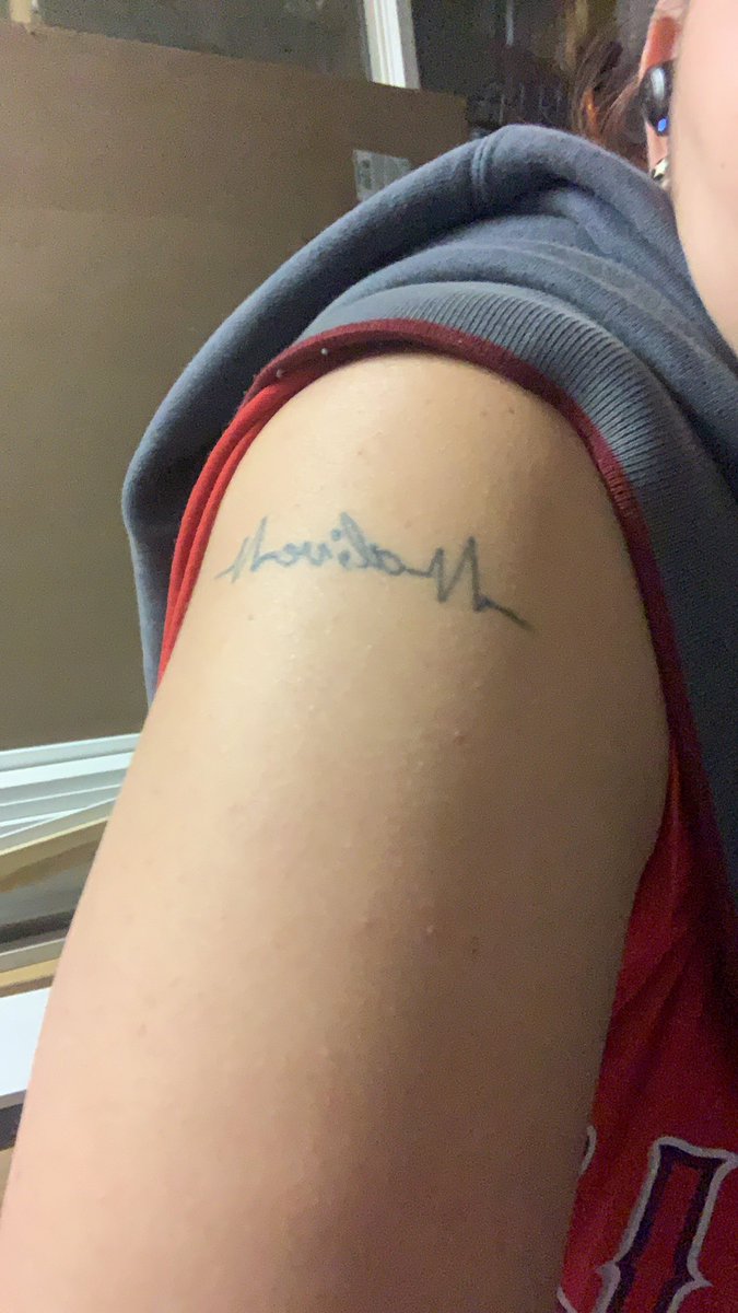 catchmekarmaa's tweet photo. Show off your tats! 💪🏼 My left is a heart beat and inside the heart beat it says al;ve in honor of suicide awareness. ❤️ My right is an alien being retrieved from a pyramid of lyrics. 👽

PS: those same lyrics are featured on @A2thaMo #InternetFriends2 album https://t.co/sFBCnZ4DIq