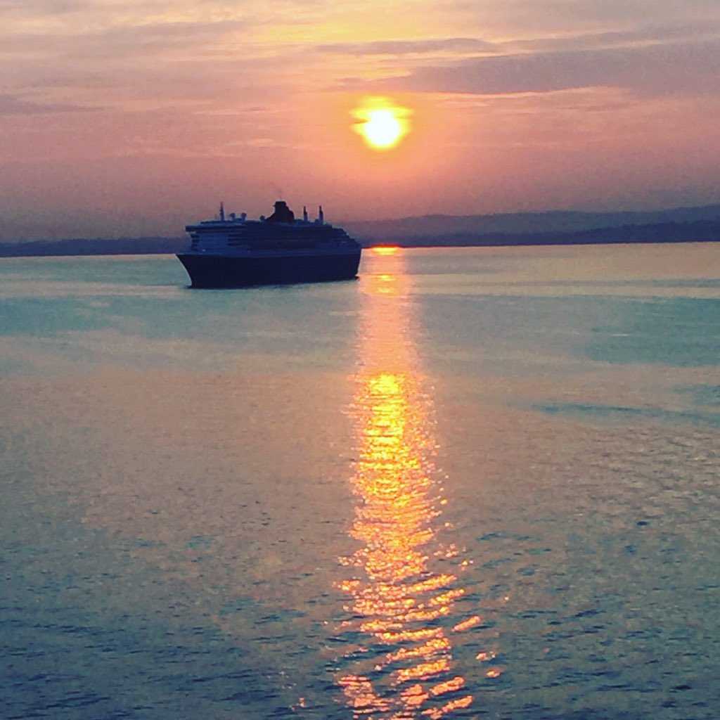 Guideindiatour's tweet photo. Sunrise @somewhere in the ocean. #sunrise #ocean #sun #riseup #covid_19 #captions #sunset #sunsetphotography #sunrisephotography #guide #guideindiatour #india #indiaphotography #queenmary2 #cunard #Jaipur #jaipurtour #indiatour #guideindia #photographylovers https://t.co/JNoh7AIWk8