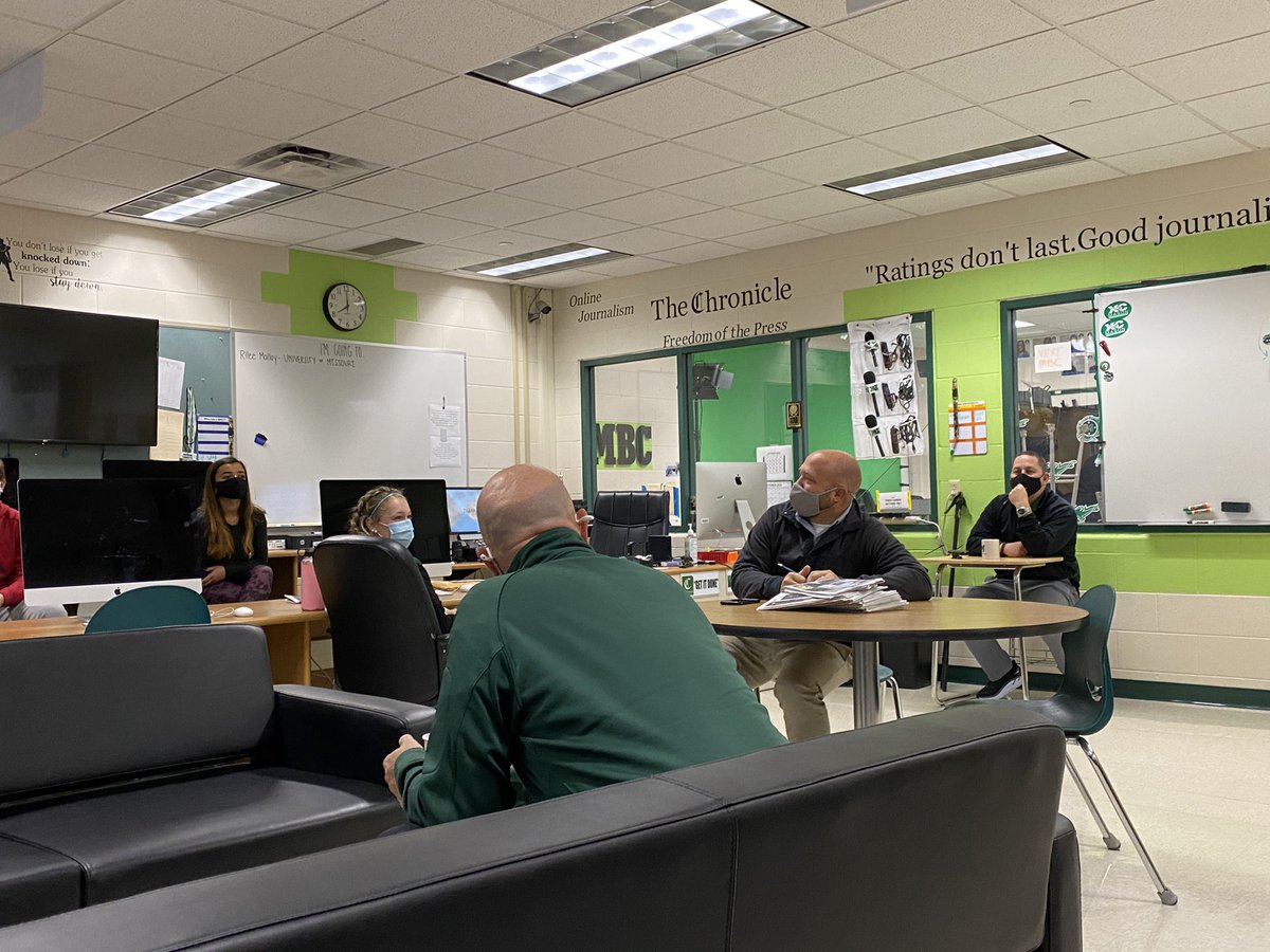 Design editor <a href="/aadrijab/">Aadrija Biswas</a> and her design team have been hard at work giving the <a href="/MHSComets/">Mason High School</a> Twitter a revamp. Thank you to <a href="/bobby__dodd/">Bobby Dodd</a> <a href="/mrdistel/">Dan Distel</a> <a href="/rompiesb/">Brandon Rompies</a> for the chance to represent the school and showcase the skills of our staff!