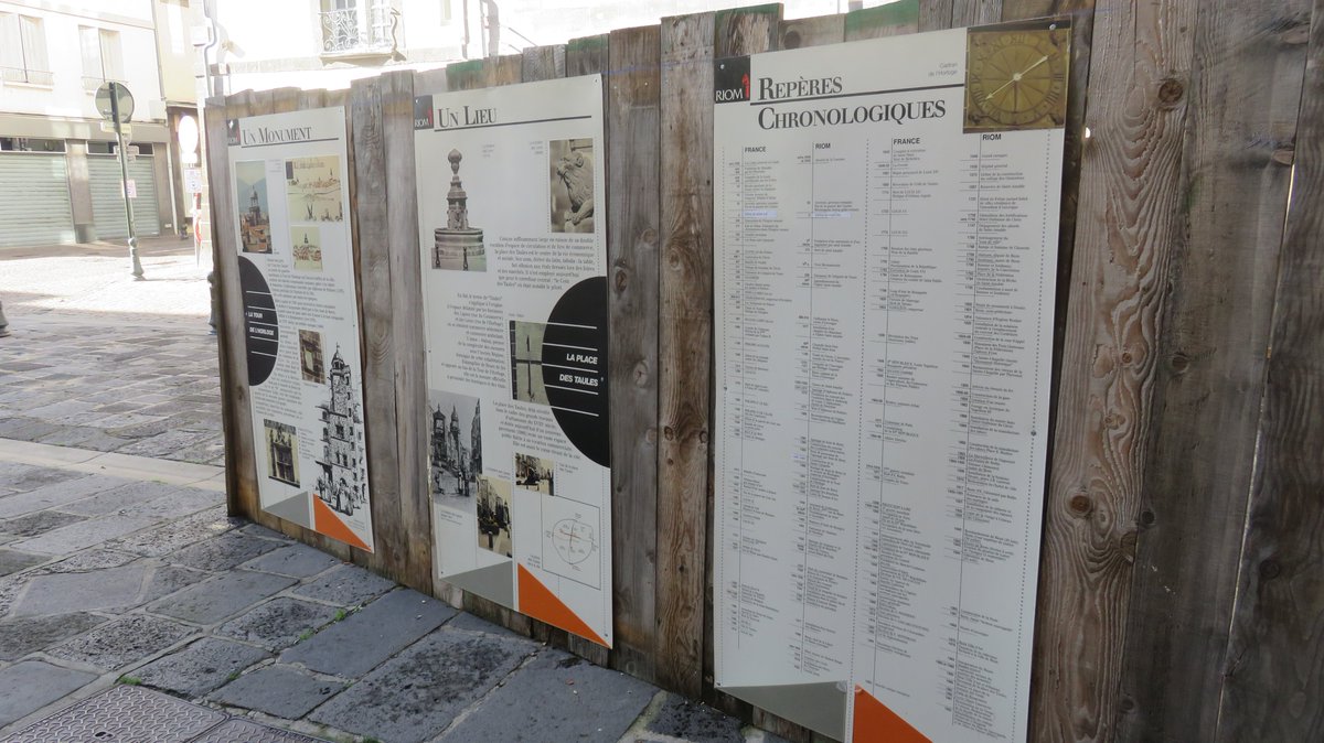 PaysRlv's tweet photo. L’#exposition présentée jusqu’à présent au rez-de-chaussée de la #tourdelHorloge s'est installée sur les panneaux de chantier pendant la durée des travaux. Un grand merci à l'entreprise Blanchon pour la mise en place👍@RLV_agglo @VilledeRiom @TerraVolcana @Auvergne @Chatel_Guyon https://t.co/L7yomXWN7V