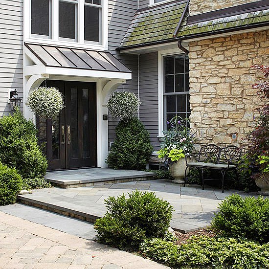 Interesting and clean space.

#landings #frontentrance #curbappeal #gardening #garden #gardendesign #landscapephotography #landscape #landscapedesign #landscapearchitecture #architecture #frontportico #boxwood #cleanandsimple #groundcover #courtyard