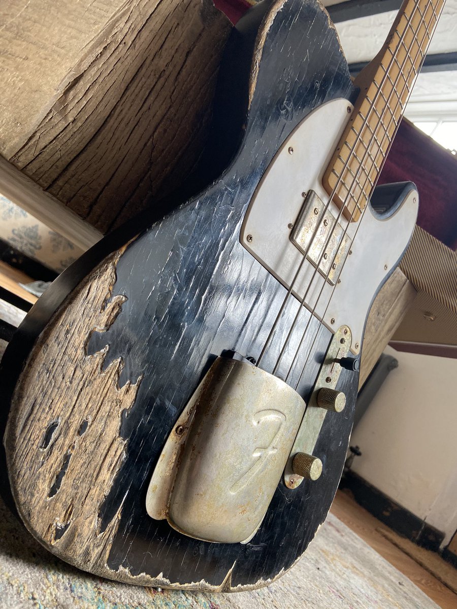 BarringtonMole's tweet photo. Only 24 hours left to get an awesome deal on this one off, custom relic #FenderTelecasterBass!
Go on, make me an offer via the link below?
#TeleTuesday
https://t.co/FY5o99bUKI https://t.co/UjSrRhsaBA