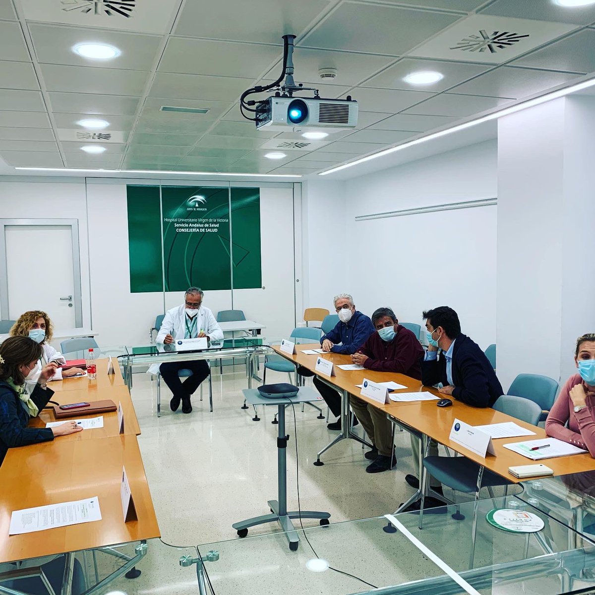 HUVV_SAS's tweet photo. Nuestro director gerente #JoséAntonioOrtegaDominguez🩺 ha presidido hoy 📅la reunión de coordinación del Patronato #FIMABIS🔬 con asistencia presencial y conexión telemática desde nuestro hospital🏥 @cancermalaga @MalagaJunta @AndaluciaJunta @_ibima @fimabis @DrTinahones https://t.co/DOd1ZQcbz7