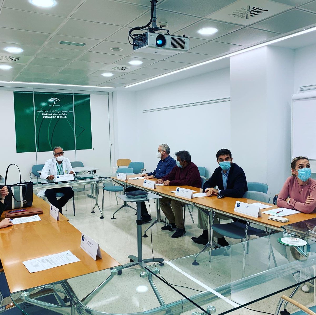 HUVV_SAS's tweet photo. Nuestro director gerente #JoséAntonioOrtegaDominguez🩺 ha presidido hoy 📅la reunión de coordinación del Patronato #FIMABIS🔬 con asistencia presencial y conexión telemática desde nuestro hospital🏥 @cancermalaga @MalagaJunta @AndaluciaJunta @_ibima @fimabis @DrTinahones https://t.co/DOd1ZQcbz7
