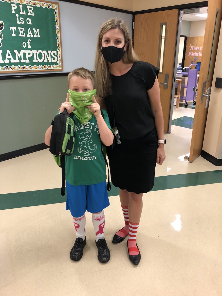 MrsCurranCCPS's tweet photo. Gators are sockinโ it to drugsโผ๏ธโผ๏ธ๐ช๐ป๐โค๏ธ#redribbonweek @PLEgators @MrB_PLE @MsMicieliPLE @ChristenKrembs https://t.co/9oGmreuVmk