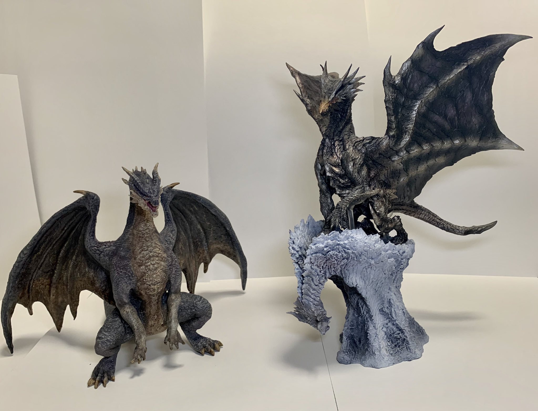 いち ミラボレアスのフィギュアを作りました 自分好みにアレンジしてます サイズは高さ約cm 塗装はシタデルカラーをひたすら筆塗りのみ この位のサイズのフィギュアが作りたかったんだ Monsterhunter Elegoosaturn T Co 1g3xejlqov