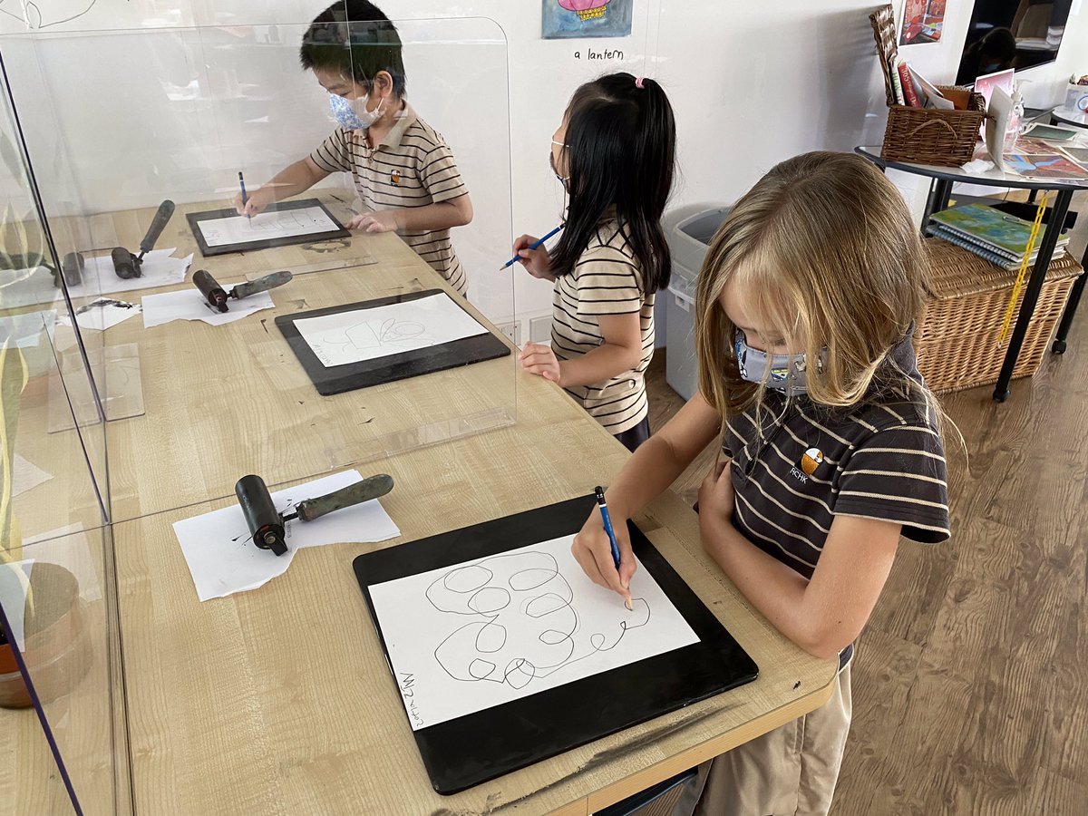 RCHKEYART's tweet photo. Exploring different ways to make art with printmaking #rchkyear2 #rchkpyp https://t.co/F7C8u2nvbY