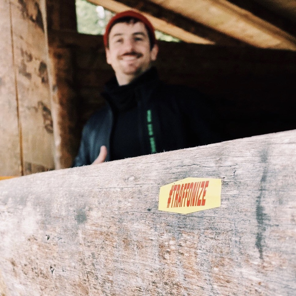 TRAFFOIO's tweet photo. Nach dem Motto “Wandern ist des Müllers Lust” war @rommax bei einem Teamevent von @kniff dabei und hat mit einer Art Retrospektive das Event begleitet. Auf dem Programm stand: wandern, coachen, Spaß haben und Sticker aufkleben #traffonize.🚀
#traffo #traffoio #coaching #agile https://t.co/ZW89LikmCp