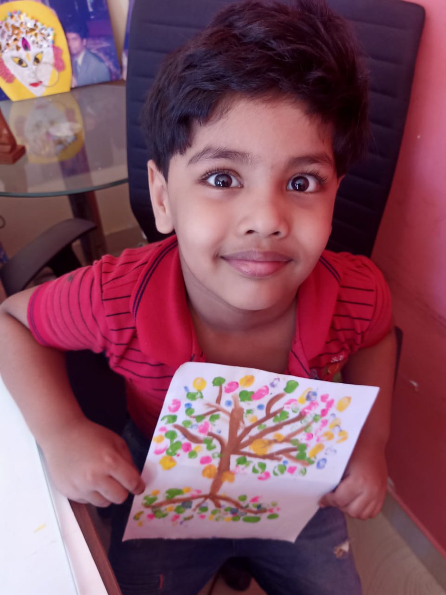 SAI_Edu_In's tweet image. The students of KG I learnt about the importance of school helpers, gardeners, security guards, bus helpers and people who serve food. The little ones made colourful cards with thumb printing as a token of gratitude to those people who made their lives easier. 
#VisualSkill