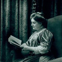 Mina Edison was a life long proponent of literary and using the principles of the Chautauqua Institute in New York, she held literacy classes for the children of the Dunbar neighborhood of Fort Myers