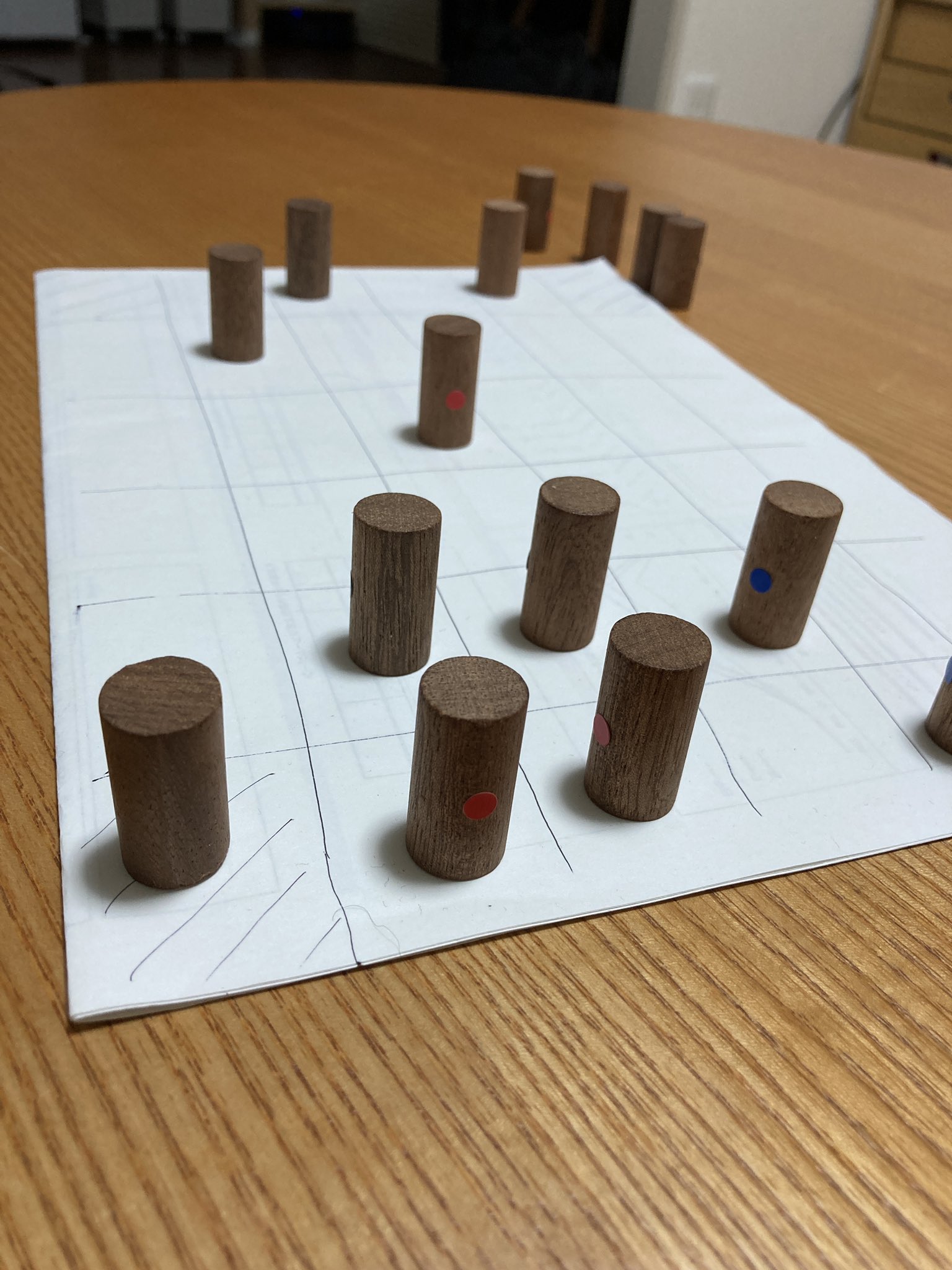 うらかた ますだのおさけ ボードゲームカフェでやったガイスターが面白かったので自作しました 持ち運びが簡単なボードゲームはステキです ボードゲーム ガイスター T Co Pv9jtdzmpv Twitter