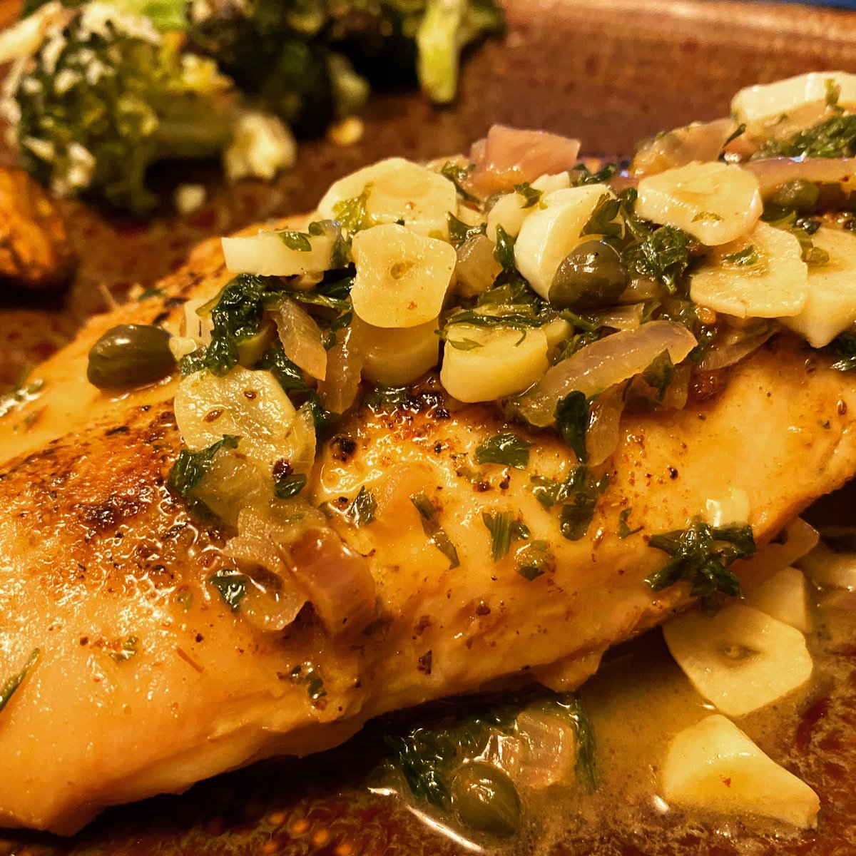 OnTheRoadEats's tweet photo. Roasted Chicken Breast with Roasted Garlic Capers Au Jus.... @OnTheRoadEats #Style the More #garlic  the Better!  #roastedchicken #easyrecipes #ontheroadeats https://t.co/SH3ZQxJLI5
