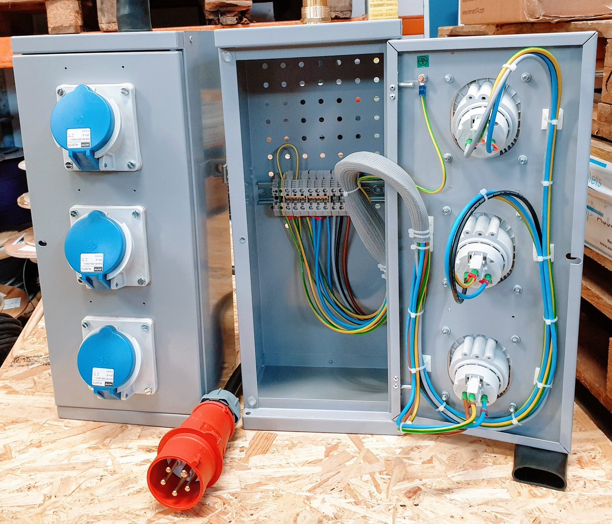aptechnologyuk's tweet photo. A look back in the archives of some of the projects we've worked on in the last year. Whatever your project we can guide you every step of the way. If it's a #cableassembly, a power distribution box, foot switch, #dragchain or anything else give us a call. https://t.co/ow8OPlmDcm https://t.co/BUj6PGWfME