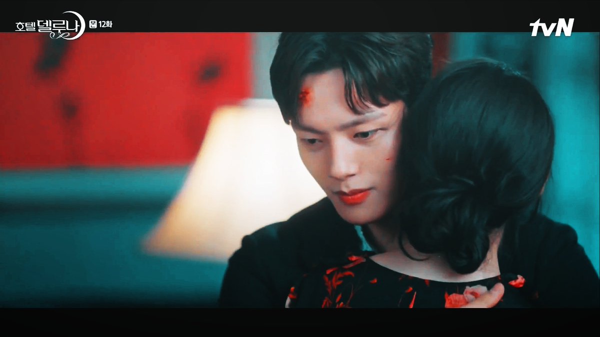 "It looked like you were pretty shocked yourself. Shouldn't you take some medicine?"aah Chan Seong is so good at it. i love this. the hug is her medicine #HotelDelLuna