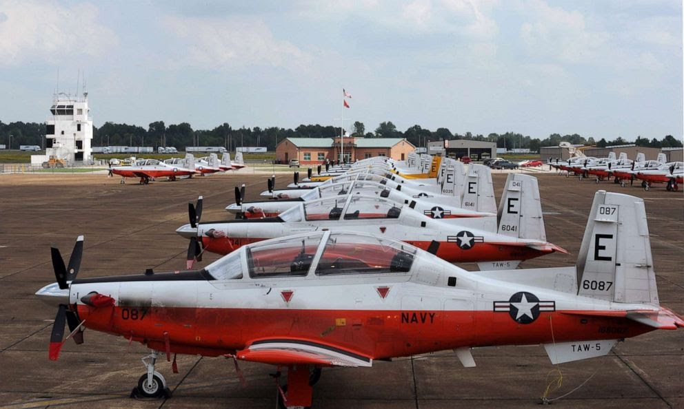 AuthorLAColby's tweet photo. Pic of the Day

#picoftheday #photo #whitingfield  #navalaviation #t6 #pensacola #t6b #VT2Doerbirds #vt2 #rip https://t.co/ayAeYqBYLx