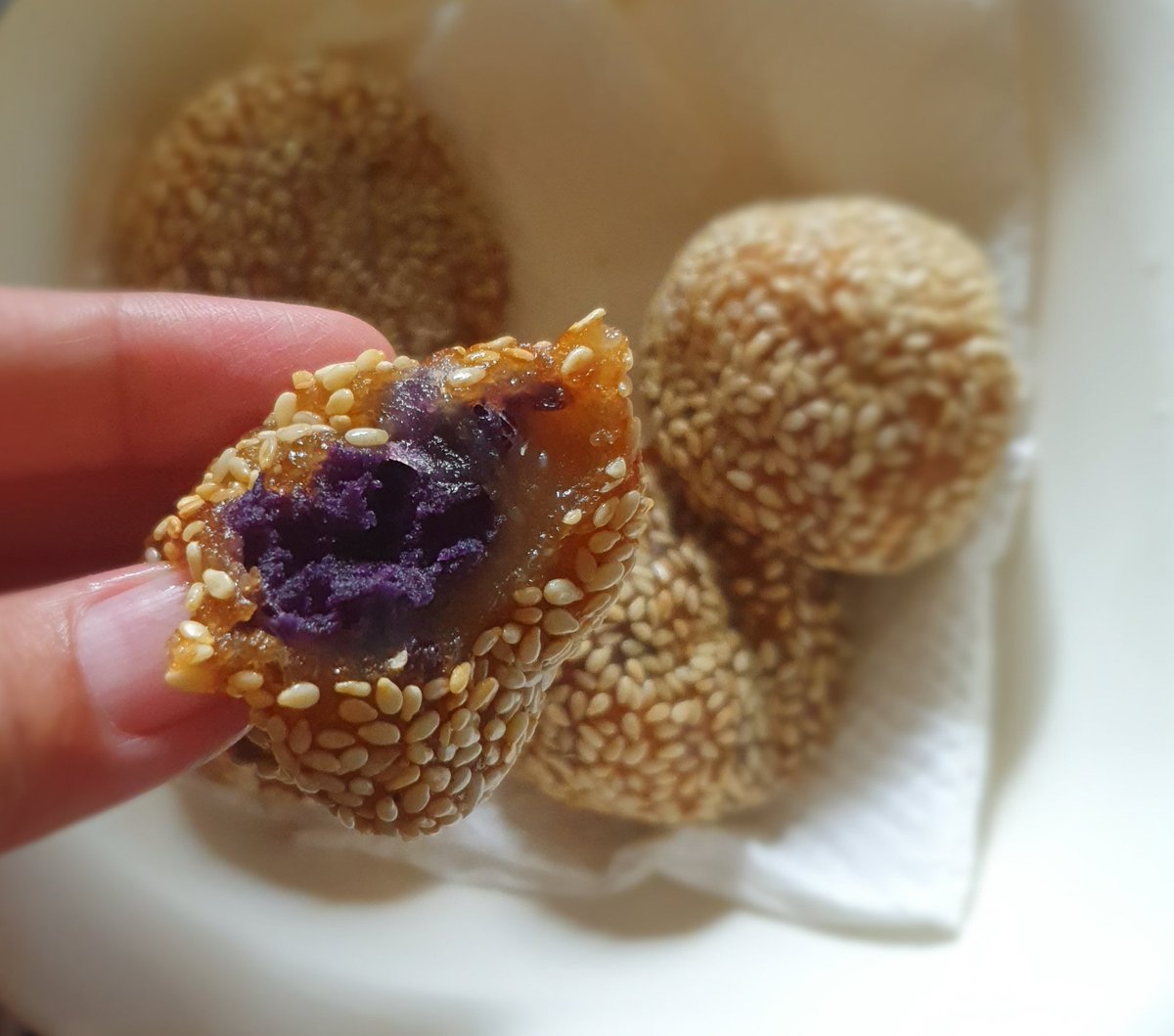 HungerTastePH's tweet photo. Taste the crispiness on the outside and chewiness on the inside of this buchi or sesame balls with ube filling.

#buchi 
#snacks 
#quickrecipe 
#glutinous 
#foodie 
#HungerTastePH https://t.co/DTuH2q1soB