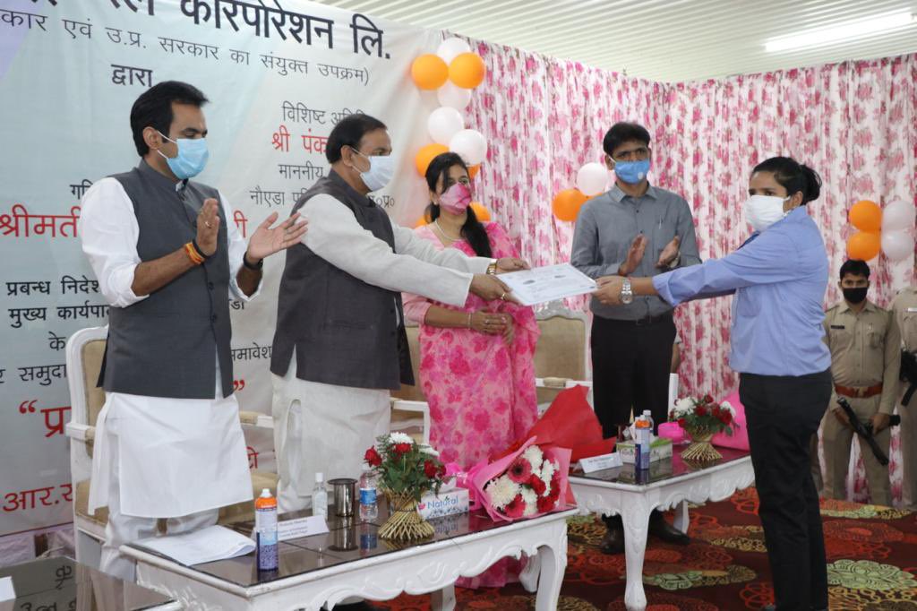 CeoNoida's tweet photo. As a part of inclusive development; For benefit of transgender community; sector 50 noida metro station designated “ pride station”/ 6 people of transgender community distributed contractual appointment letters by @dr_maheshsharma and @PankajSinghBJP https://t.co/PH92GS4vJN