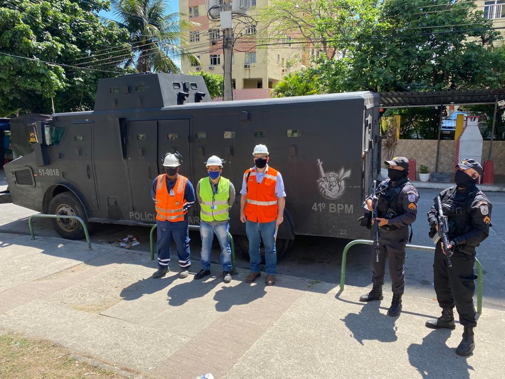 PMERJ's tweet image. A @PMERJ garantiu hoje o restabelecimento do serviço de gás natural para os moradores do Village Pavuna, fornecido pela empresa @Naturgy.
Devolver esse serviço tão essencial para milhares de pessoas é gratificante!

#EuConfioNaPMERJ
#PMERJcomVocê
#ServireProteger
 #PMERJ