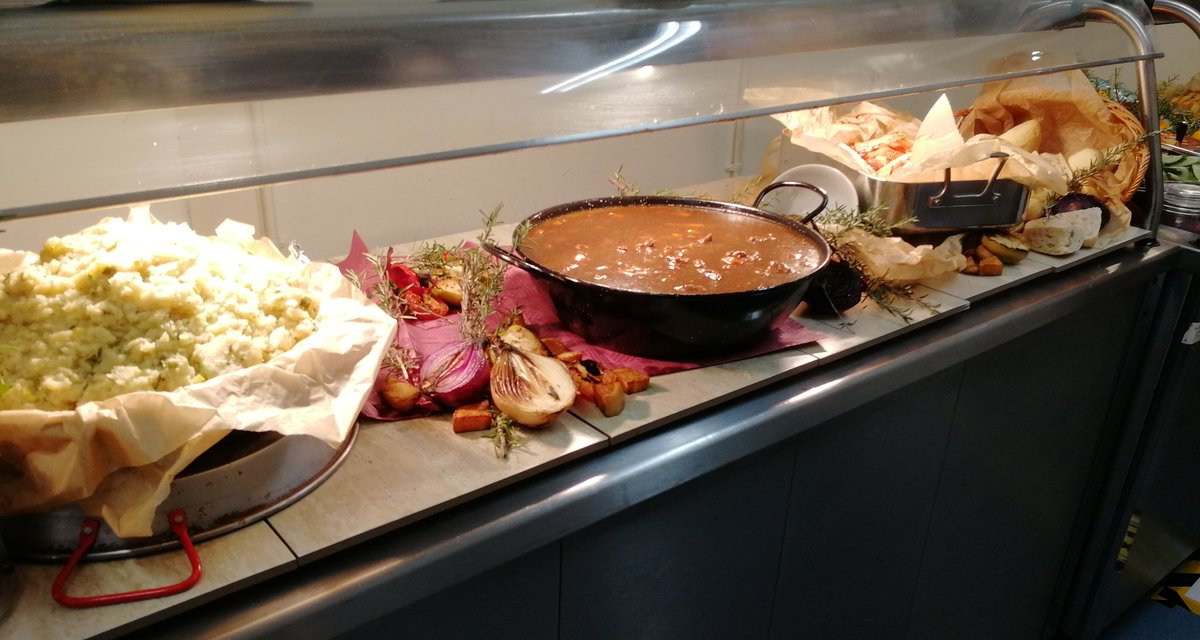 When it's cold and miserable outside come to Constables <a href="/UppinghamSchool/">Uppingham School</a>  and have a irish lamb stew, spring onion mash and roasted vegetables, scrummy 😋 @ChefSi71 <a href="/OxfordAndrew/">Andrew Oxford</a> @chefysimon <a href="/Josephmbryan/">Joseph Bryan</a> <a href="/HolroydHowe/">Holroyd Howe</a> <a href="/chefbenji64/">Ben Cook</a>