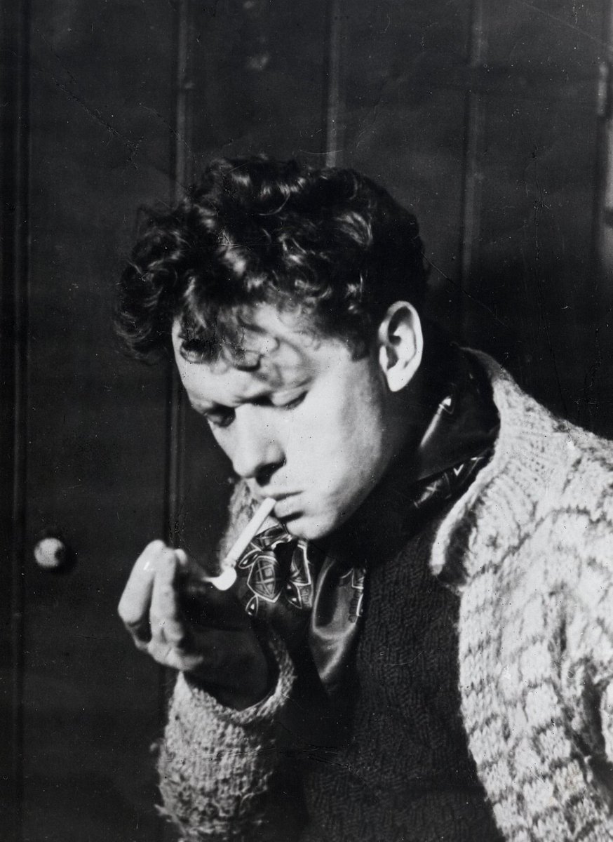 DurhamWASP's tweet image. My birthday began with the water-
Birds and the birds of the winged trees flying my name
Above the farms and the white horses
And I rose
In rainy autumn
And walked abroad in a shower of all my days.
Dylan Thomas, born 27th October 1914