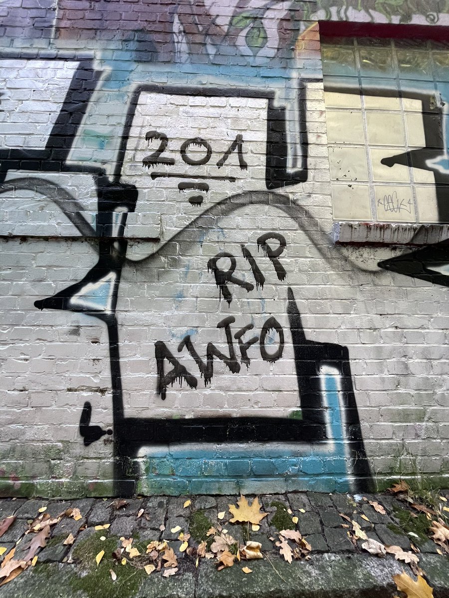 eraticmadman1's tweet photo. RIP AWFO foooo REAL‼️‼️Look down on em with Mac P Dawg da realest from the heavens. #ripawfo #shorelinemafia #macpdawg https://t.co/kY2vnXmxta