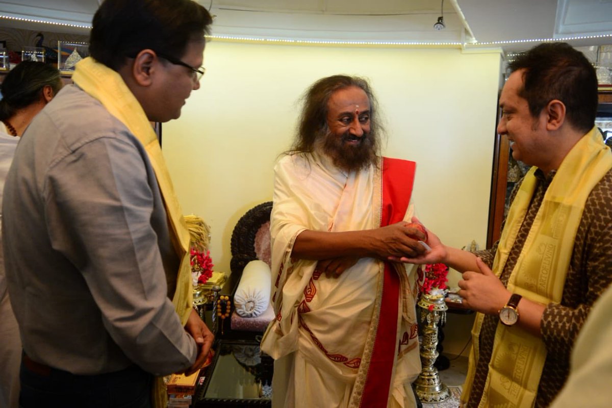 Before Covid, when we were starting out with the https://t.co/KXmfbuvyH0 venture, @ru00006 and I went to Bengaluru for a puja overseen by @SriSri himself. Grateful for his blessings and wishes ππΌ https://t.co/7TDPhHIw6j
