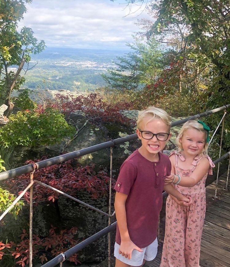 SeeRockCity's tweet image. These kids know how to have a fall adventure! #OctoberDays #traveltuesday 
📷: @darlingtonfamily