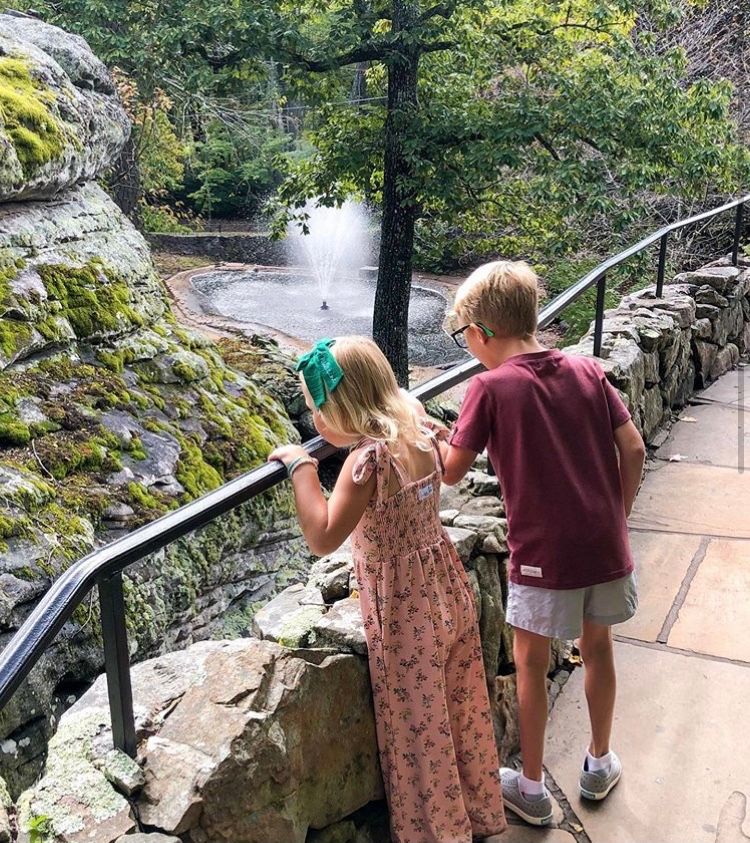 SeeRockCity's tweet image. These kids know how to have a fall adventure! #OctoberDays #traveltuesday 
📷: @darlingtonfamily