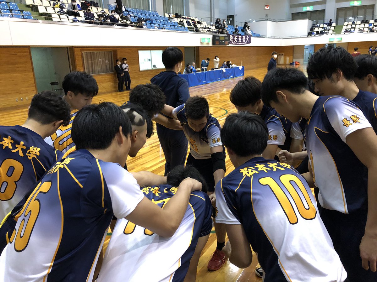 matsu_univolley's tweet photo. 秋の北信越大会は
3位という結果で終わりました！
これで4年生は引退となりました。

引退試合は悔しい結果で終わったけど、
言いたいことは1つだけです。
4年間お疲れ様、本当にありがとう！！！

#松本大学 #松大ぽーず https://t.co/JdKE4FYsGF
