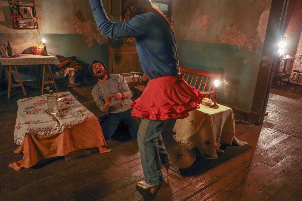 🌹  "Es una película que se mueve ligera como la falda de “la Loca del Frente” mientras baila “La pollera colorá”. Es un brochazo de color, con una protagonista querible”, comenta Vale Jauré para Culturizarte 💃🏻

👉 ¿Ya la viste? 🎬 ¿Cuál fue tu escena favorita?

#ToreroAlOscar