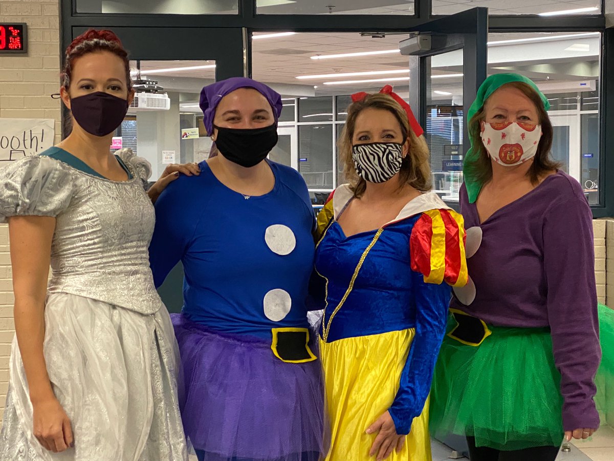 TenchTheTeach's tweet photo. Disney Day! #RedRibbonWeek2020 #TeamCMS Say NO to drugs! https://t.co/QQZz51GRQw