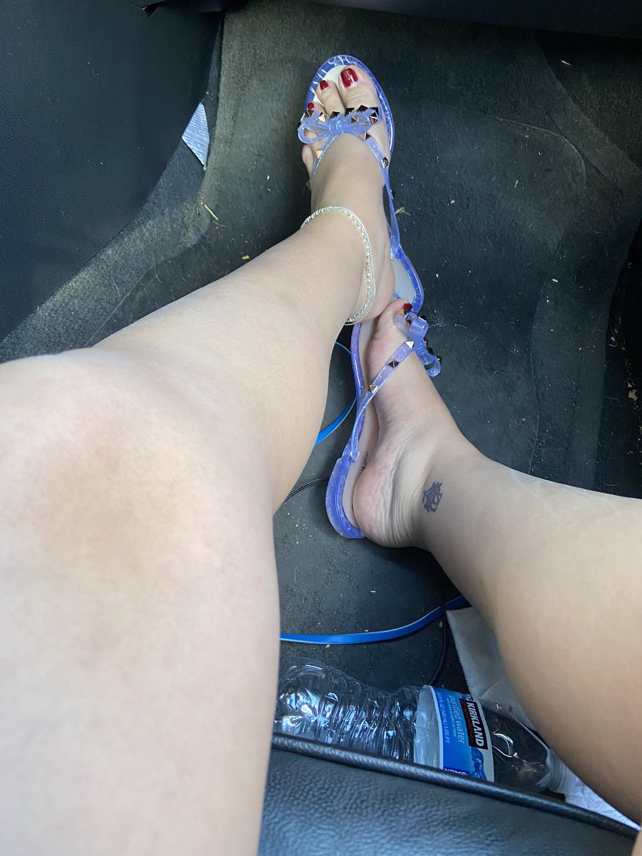 AustinFootQueen's tweet photo. Pretty toes in my favorite jelly sandals👑👣😘
Which do you like better 1,2 or 3?
#toetuesday #toesinsandals #sandalsfetish #flipflops #carfeet #prettyfeet #toes #jellies #jelliesandals https://t.co/cX9s8eZeyW