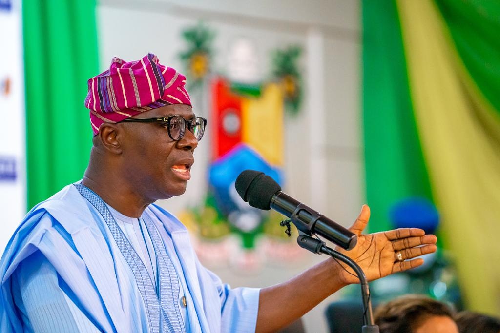 SHOPEN_ONLINE's tweet photo. BREAKING: Sanwo-Olu approves full reopening of markets in Lagos
.
.
The Lagos State Governor, Mr Babajide Sanwo-Olu, has approved the full resumption of operations of both food markets and non-food markets.
“They are now to open daily.
#Shopen https://t.co/NvcvqhJ0cy