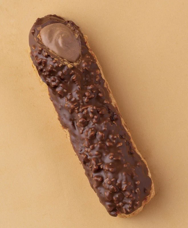 ビアードパパのシュークリーム×小枝のコラボ商品「小枝シュー」。期間限定シュークリームがおいしそう。