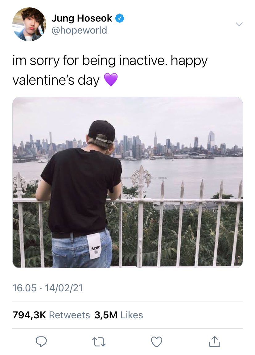 kuroify's tweet photo. namseok au
— Dating: Do’s and Don’ts —

Bagi Namjoon, eskalasi sahabat menjadi pacar adalah tabu; terutama ketika sahabat yang dimaksud adalah Jung Hoseok, musisi naik daun incaran paparazzi 24/7.

Tapi kalau cuma pura-pura... seharusnya nggak apa-apa kan? https://t.co/euZzhjpfT8