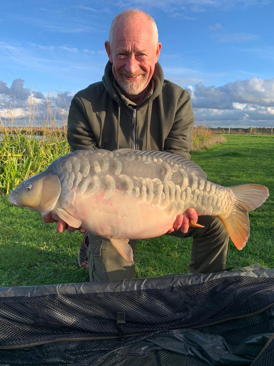darrowfarm's tweet photo. Mr Taylor with a nice 21.08 Darrow Farm scaly fish from Friday afternoon. Well done Dave great angling. 
#mirrorcarp #carp #ukcarp #thatscarpy #carpy #carpfishinguk #carpanglinguk #lovecarp #carplife #lovefishing #carphunter #carpfishing #carpangling #instacarp #catchandrelease https://t.co/VGfiQkWLGm