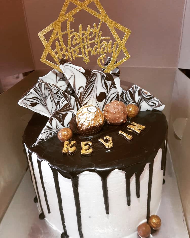 Miri_Nyakudzuka's tweet photo. Mini cakes are awesooome!!!Small enough to have in one go and not feel guilty about it😃well, maybe just a little😂
#chocdrip #deathbychocolate #cakesofinstagram #nyomnyom https://t.co/5gVycVSkMP