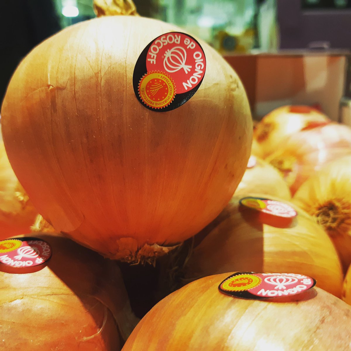 MSolpom's tweet photo. Solpom is selling onions 🌟and garlic #pinkgarlic @lautrecailrose
#roscoff #sweetonions @OignonRoscoff @NosOignons https://t.co/qDj05rrnuX