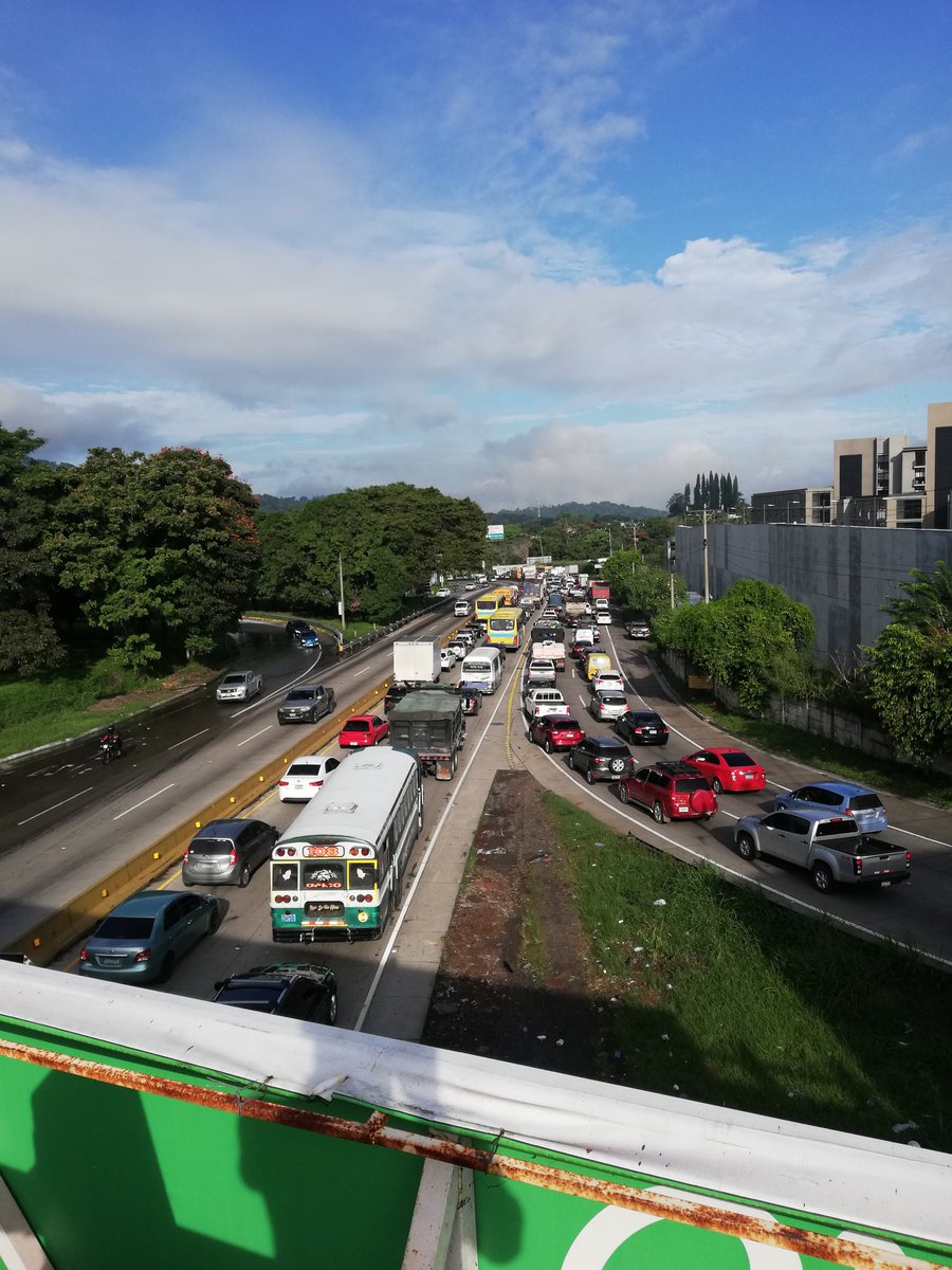 TrabazonSV's tweet photo. Así el tráfico bajando los chorros https://t.co/0fubpQXYi6
