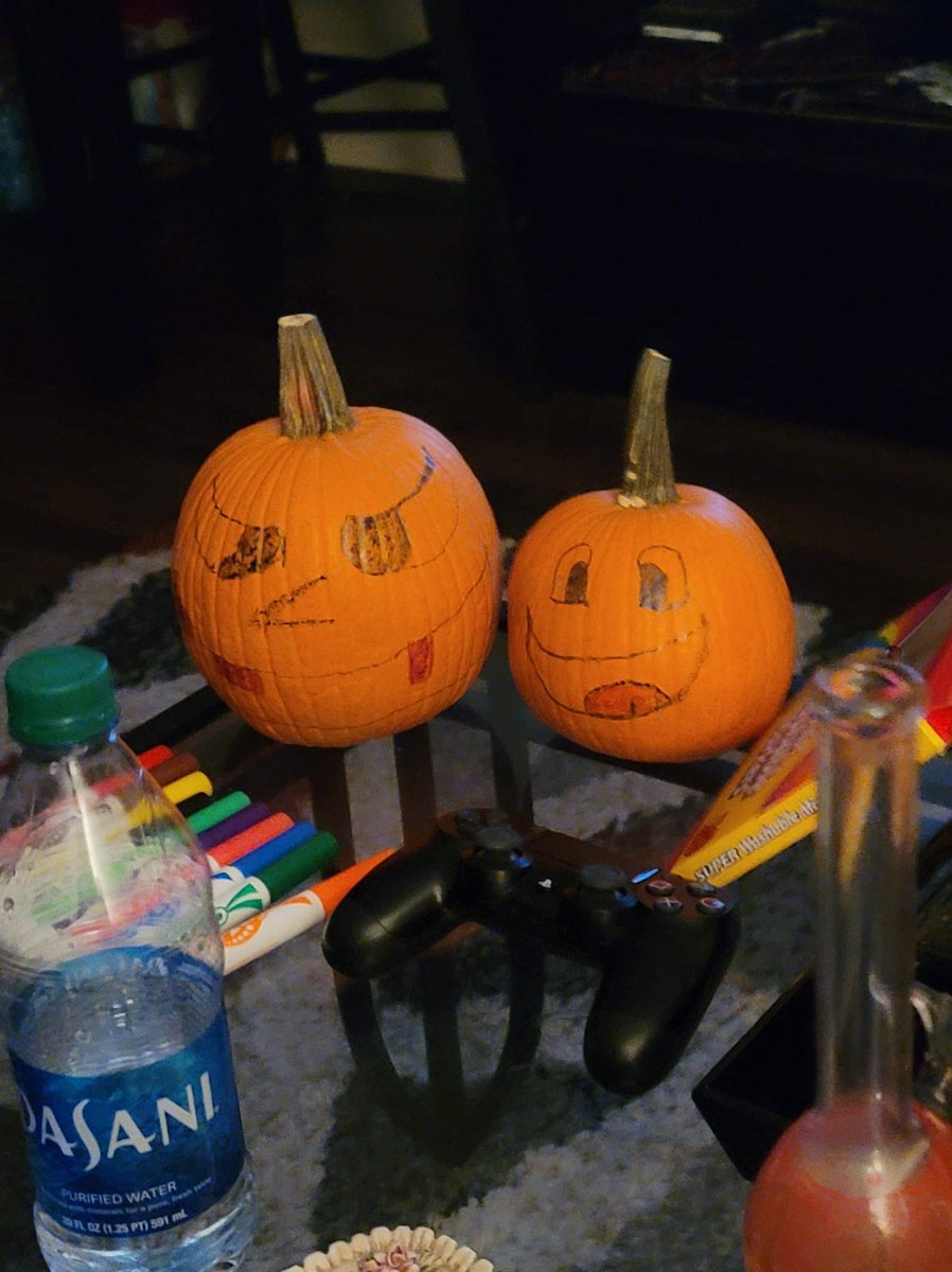ThisIsSoUsInc's tweet photo. Forget carving.. We decided to color and create our🎃's👻💯🐻👑🦸🏾‍♂️ https://t.co/dVoojKGZ0l
