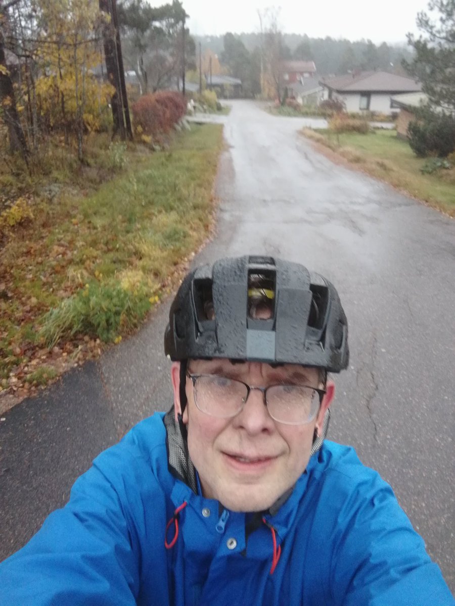 JuhaTenhonen's tweet photo. tulis matkaaki lisää 🤔... No mut joo, sae sit alko heti löhettyy uuellee ja hiki kaatu päälle urakal #sekundaihovuotaa #speedot olis ollu oikee vaatetus 🤷♂️#pyörähommii #pyöräily #maantiepyöräily #mäkipyöräily #väärinpyöräily #oispa #kippurasarvi #helkama #kulkuri https://t.co/s3lDFw7hA6