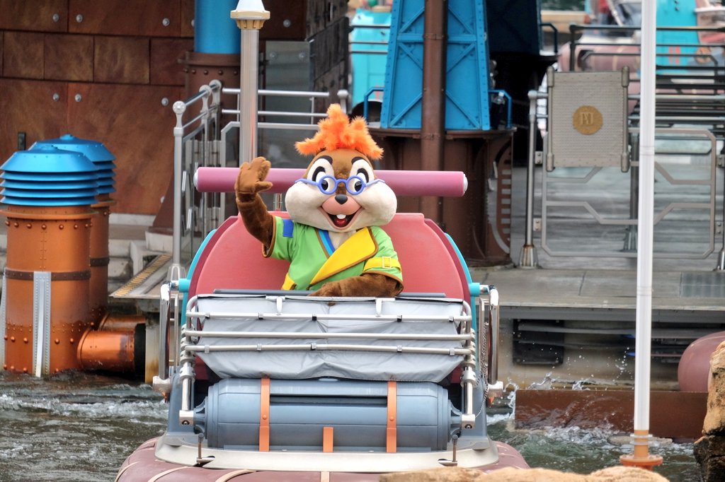 こんばんは!
ディズニーシーで運が良いと見られるチップとデールのアクアトピア。
好奇心旺盛な2人はきっととても研究熱心なのでしょうね。
仲良しなチップとデールはいつも一緒。大切なお友達となら何でも頑張れちゃいますね!
#チップ
#デール
#ディズニーシー https://t.co/HTaPbqmPoQ