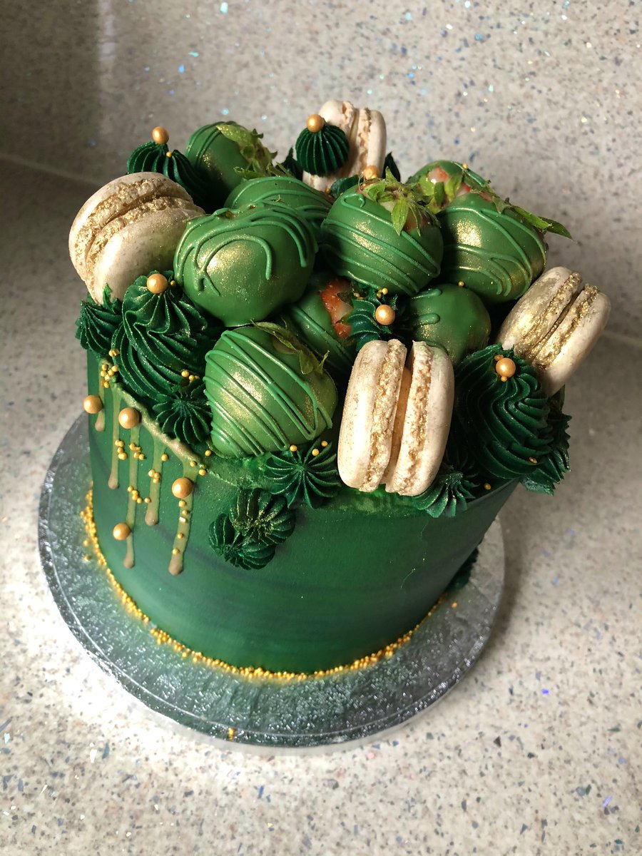 ennahscakes's tweet photo. the prettiest peacock green cake🦚        
https://t.co/SYtPUBJHEk https://t.co/bg4RSsmvgC