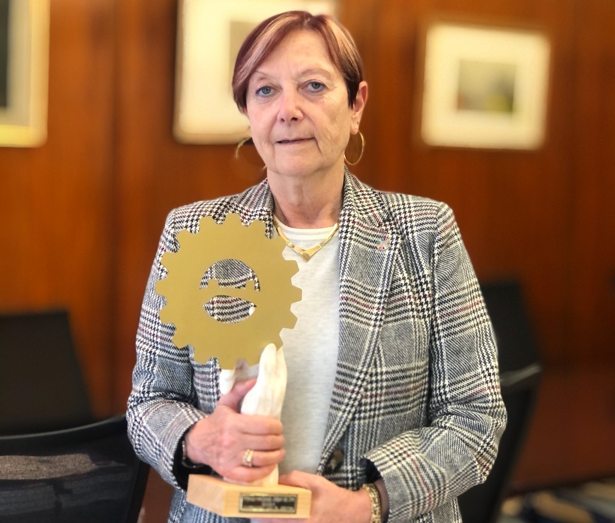 UABBarcelona's tweet photo. 🏆 La #rectoraUAB, Margarita Arboix, guardonada amb el Premi compromís amb el sector a l'edició d'enguany dels premis @SEPORLorca 👉 https://t.co/grRjFwNk66

#UAB https://t.co/rY8aP3A3ee