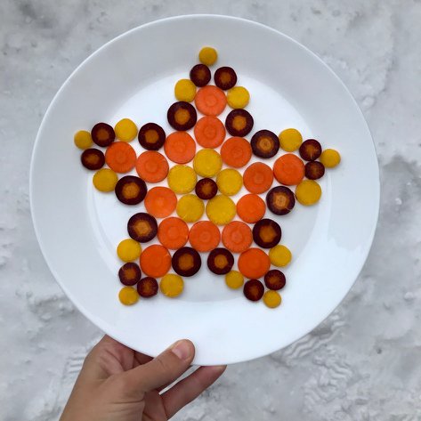 BridgelandFM's tweet photo. Carrot star! These beauties come from @yycgrowers - a staple vendor in our monthly Farmers Market Box.
#FunwithFood #MadeinAB

November is on sale now:
https://t.co/WGYHzPxA01 https://t.co/7XUc5riaJJ