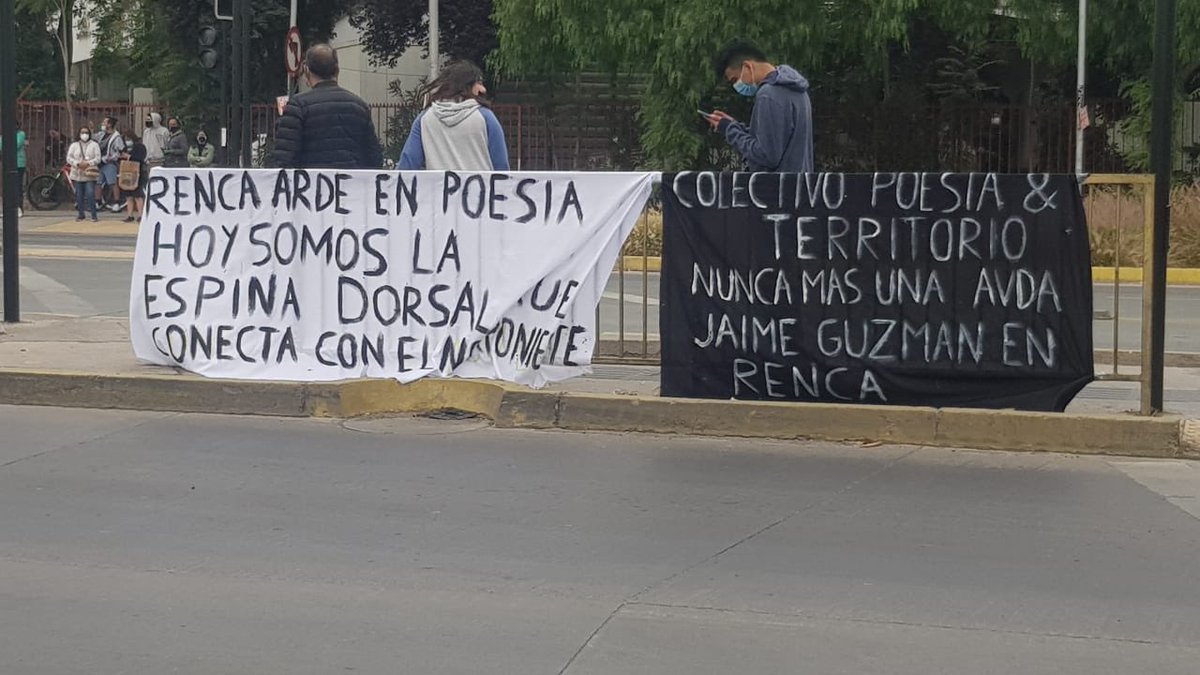 boris_barrera's tweet photo. Nunca más Jaime Guzmán en #Renca porque hoy se hizo el cambio de señaléticas que concretan la modificación del nombre por Avenida Dorsal. Así la comuna recupera su historia. Gracias @cn_castro y al concejo municipal de @Muni_Renca por esta decisión que hace justicia @PCdeChile https://t.co/TT6Pr4VxxH