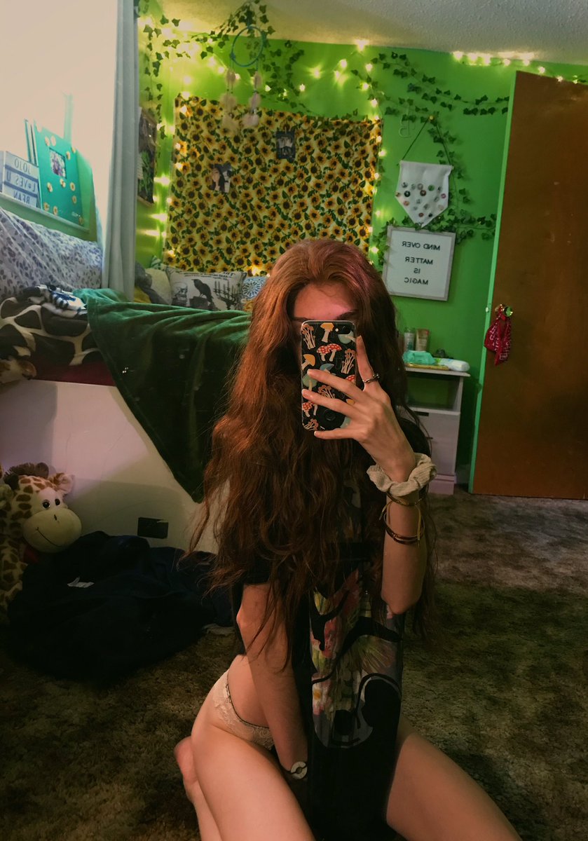 hazelwooods's tweet photo. Hi guys, welcome to my page! I will be posting daily content. Come join me in some gardening, hot yoga, painting, and or just look at my cute lil body if you have any request please feel free to message me and we can work something out!✨😚

https://t.co/oY0ZuA8au4 https://t.co/tMh4ptSNmv