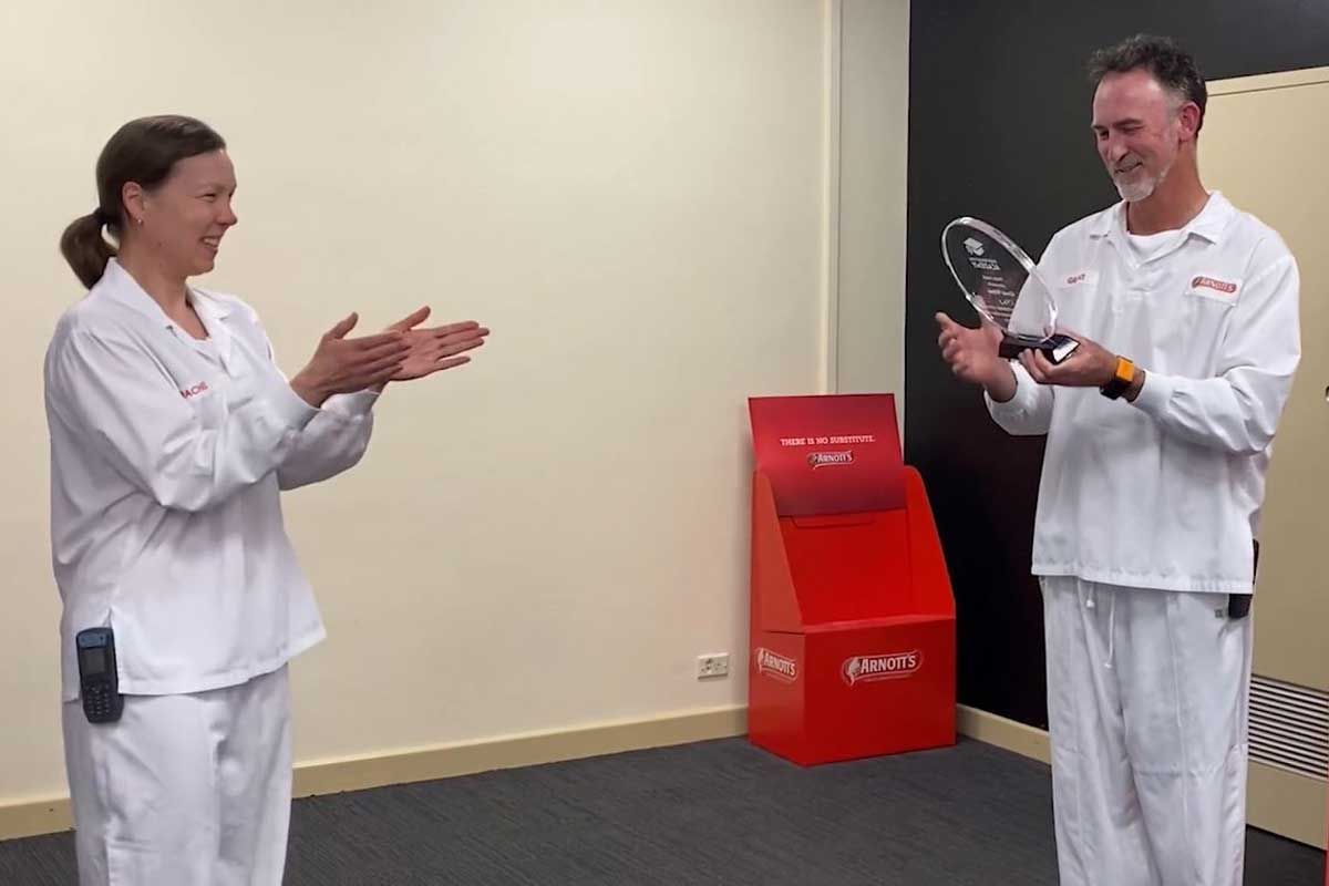 BakingSnackMag's tweet image. During the @AmericanBakers #TechConBeyond, Lauren Clark, product development specialist at @DareFoodsCanada, was awarded the Vander Heide Award while Grant Wilson, quality coordinator for Arnott’s Biscuits, was presented with the Phelps Award. buff.ly/37LrV13